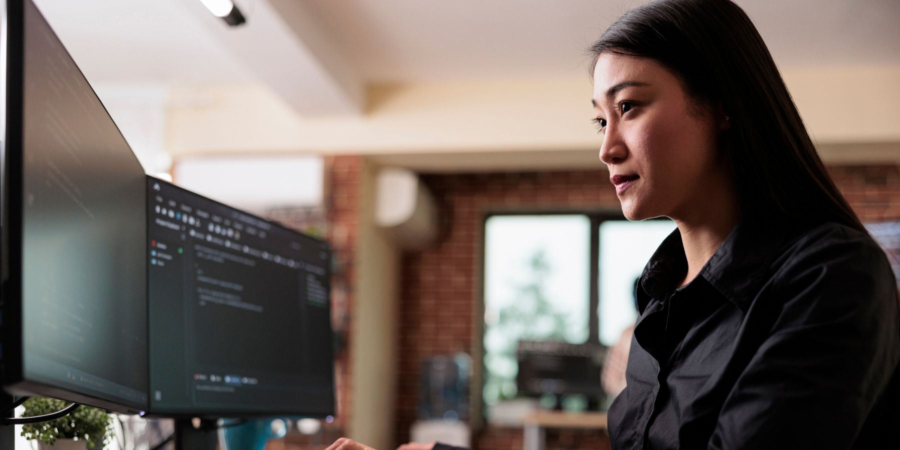 Businesswoman looking at a computer screen.